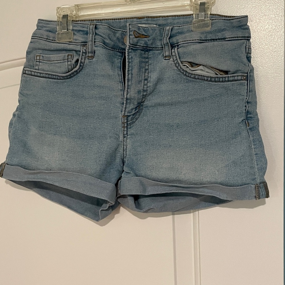 H&M Light Blue Rolled-Hem Denim Shorts Size: 2